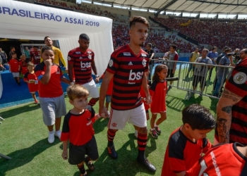 Thuler elogia oportunidades que Abel vem dando aos jogadores do Flamengo