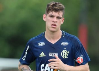 Flamengo é procurado pelo Santos para emprestar o volante Ronaldo