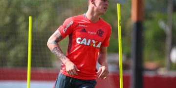 Santos fica perto de fechar com volante Ronaldo, do Flamengo; veja detalhes