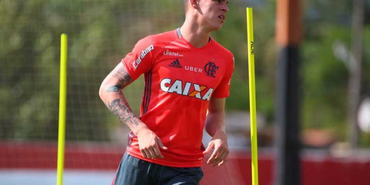 Santos fica perto de fechar com volante Ronaldo, do Flamengo; veja detalhes