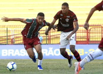 Flamengo goleira o Fluminense e assume liderança do Brasileirão Sub-20