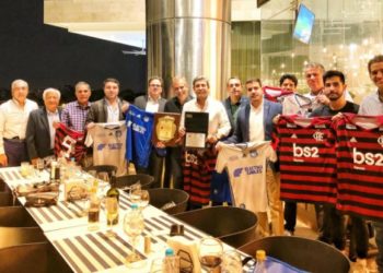 Dirigentes de Flamengo e Emelec se reúnem na véspera do jogo pela Libertadores