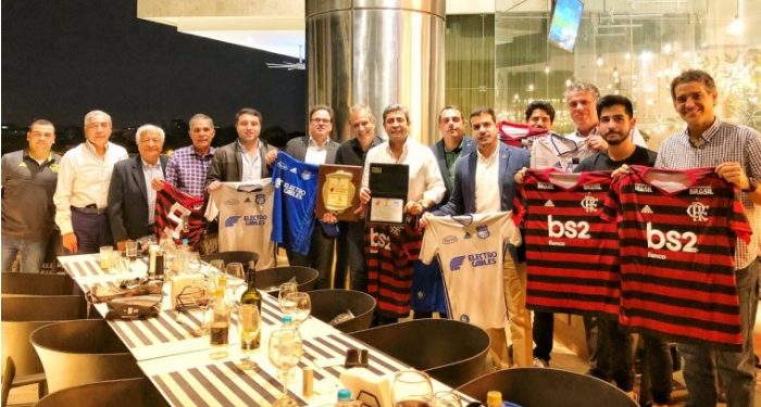 Dirigentes de Flamengo e Emelec se reúnem na véspera do jogo pela Libertadores