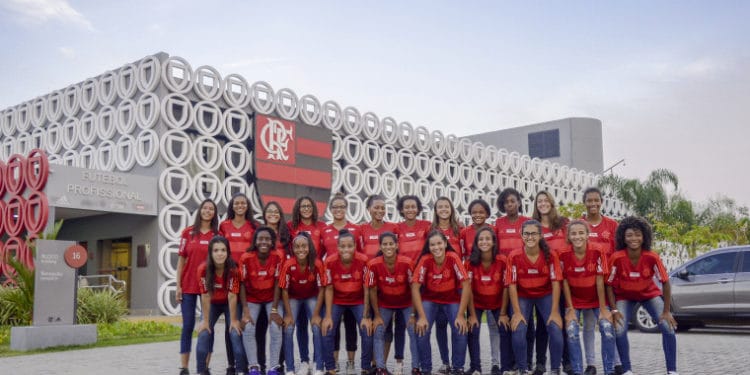 Flamengo apresenta equipe Feminina de futebol Sub-18