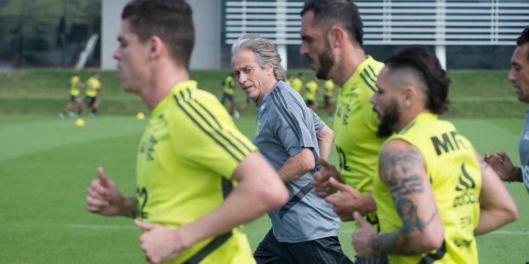 Rhodolfo exalta Jorge Jesus e projeta jogos decisivos do Flamengo