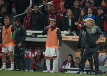 Estreante Jorge Jesus avalia desempeno do Flamengo no empate contra o Athletico