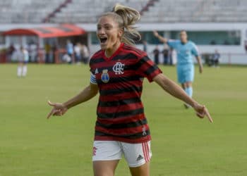 Flamengo/Marinha vence Foz Cataratas/Athletico com três gols de Larissa