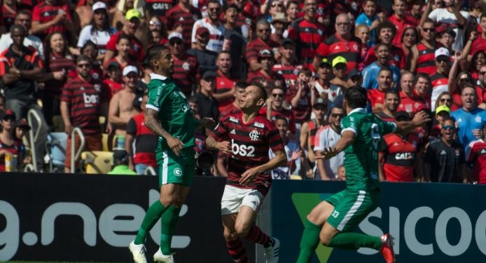 Rafinha vibra com estreia e exalta torcida do Flamengo