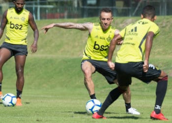 Rafinha é regularizado e já pode estrear pelo Flamengo