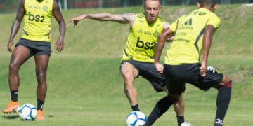 Rafinha é regularizado e já pode estrear pelo Flamengo