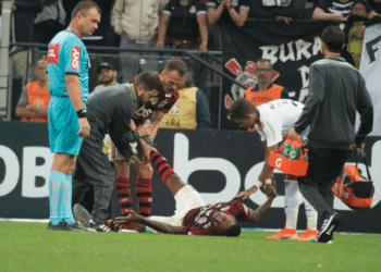 Flamengo confirma desfalques de Everton Ribeiro e Vitinho contra o Emelec