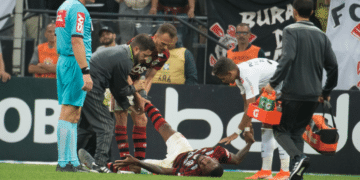 Flamengo confirma desfalques de Everton Ribeiro e Vitinho contra o Emelec