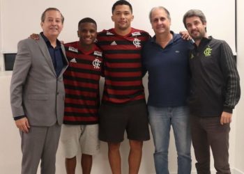 Joias da base, Vitor Gabriel e Bill renovam contrato com o Flamengo