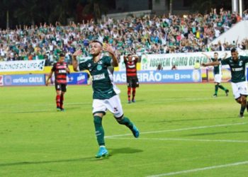 A pedido de Jorge Jesus, Flamengo monitora a situação do atacante Michael, do Goiás