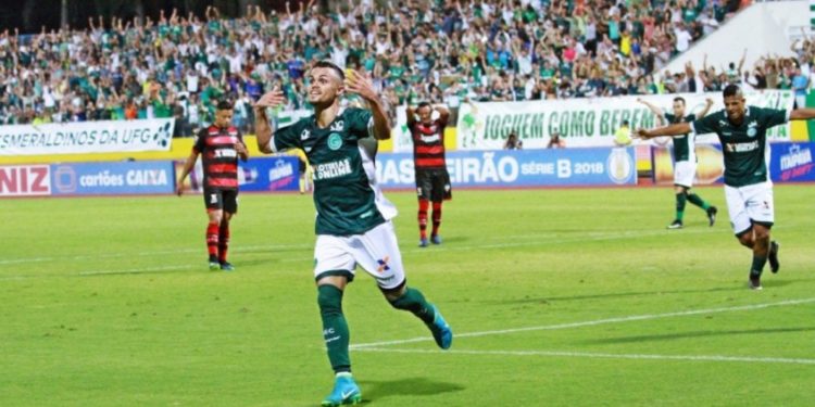 A pedido de Jorge Jesus, Flamengo monitora a situação do atacante Michael, do Goiás