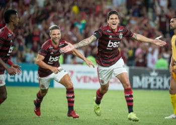 Flamengo faz seu primeiro clássico no ano com os profissionais