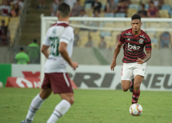 Flamengo deve emprestar zagueiro Rafael Santos para clube europeu