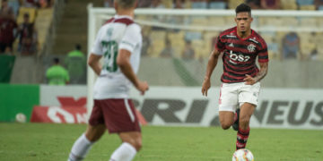Flamengo deve emprestar zagueiro Rafael Santos para clube europeu