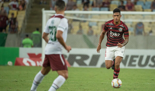 Flamengo deve emprestar zagueiro Rafael Santos para clube europeu