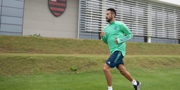 Chileno Isla faz primeiro treino com elenco do Flamengo