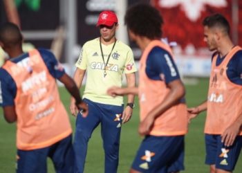 Elenco do Flamengo faz reunião para juntar os cacos após derrota