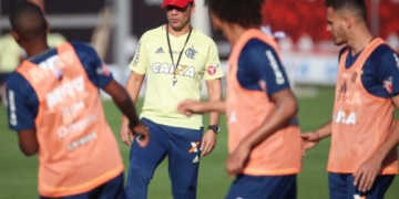 Elenco do Flamengo faz reunião para juntar os cacos após derrota