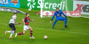 Flamengo perto de Isla e querendo Guga