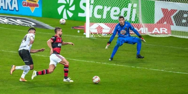 Flamengo perto de Isla e querendo Guga
