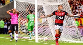 Flamengo vence, mas não convence