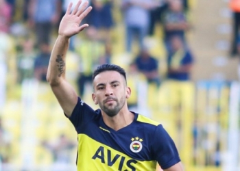 Isla é aprovado em exames e é oficialmente jogador do Flamengo