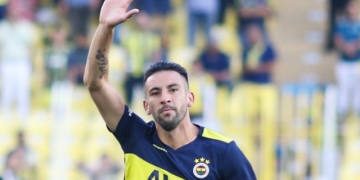 Isla é aprovado em exames e é oficialmente jogador do Flamengo