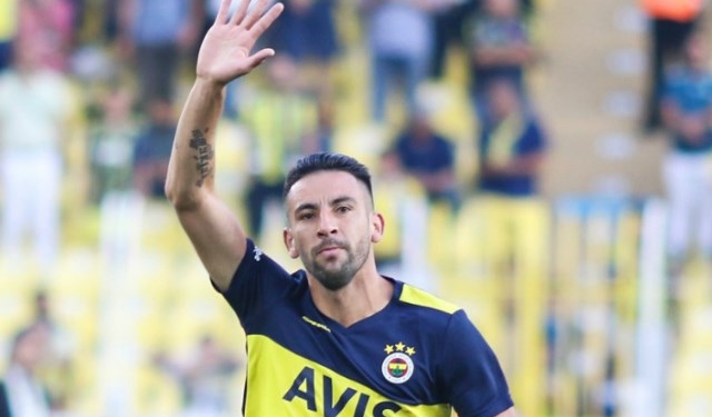 Isla é aprovado em exames e é oficialmente jogador do Flamengo
