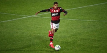 João Lucas é mais uma baixa na lateral direta do Flamengo