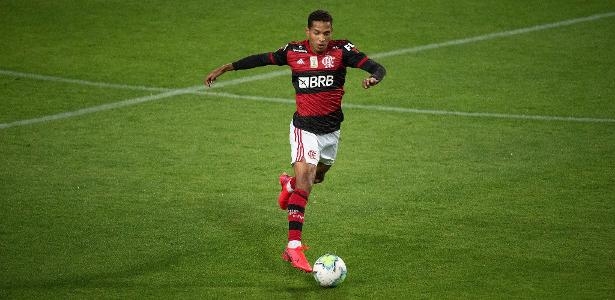 João Lucas é mais uma baixa na lateral direta do Flamengo