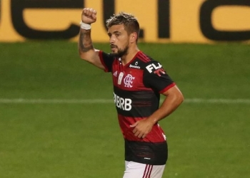 Mesmo após vitória, Domènec se reúne com comissão para discutir Flamengo