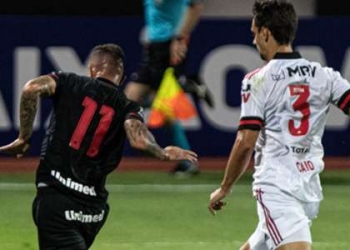 Rodrigo Caio sofre mais uma vez jogando improvisado