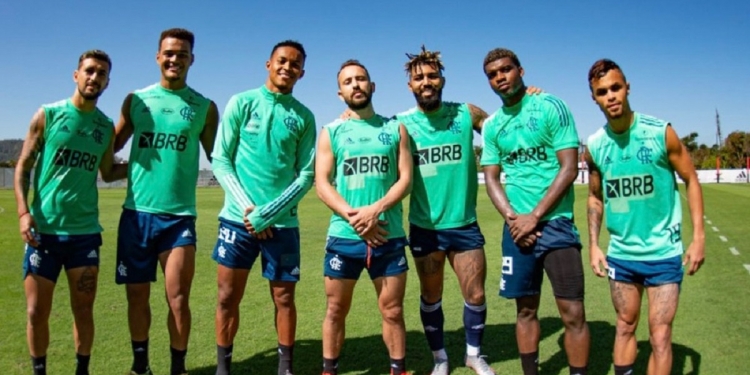 Promessa do clube inicia trajetória na base de olho em chance no profissional
