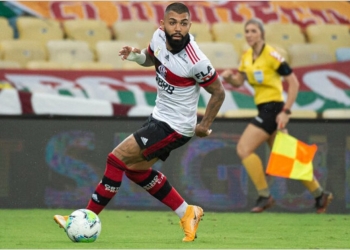 Flamengo atropela o Fluminense e sobe na tabela, assista ao vídeo com os melhores momentos