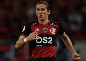 Filipe Luís sugere e Flamengo muda escudo de lugar no vestiário