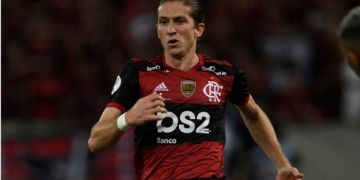 Filipe Luís sugere e Flamengo muda escudo de lugar no vestiário