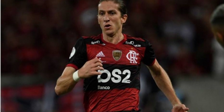 Filipe Luís sugere e Flamengo muda escudo de lugar no vestiário