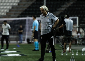 Torcida do Flamengo não perdoa o ex-técnico Jorge Jesus após o Benfica ser eliminado na Champions