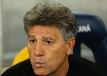 Renato Gaúcho defende os medalhões do Flamengo em meio à crise