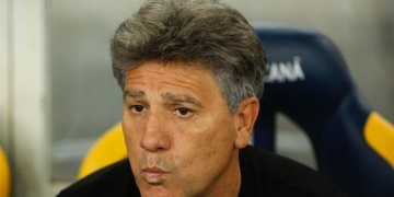 Renato Gaúcho defende os medalhões do Flamengo em meio à crise