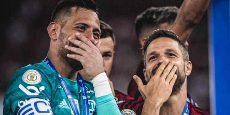Diego não perdoa vacilo do Botafogo e faz piada