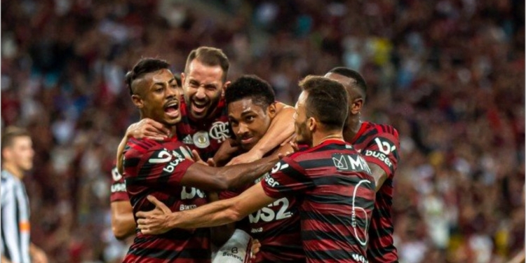 Mais um craque testa negativo para Covid-19 no Flamengo e poderá enfrentar o Del Valle