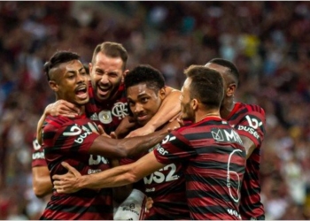 Vitinho, atacante do Flamengo, abre o jogo sobre críticas nas redes sociais e exige ‘respeito’