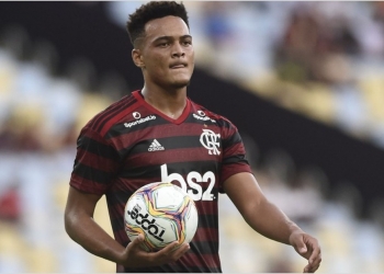 Flamengo encaminha empréstimo de Rodrigo Muniz, promessa da base, para o Coritiba