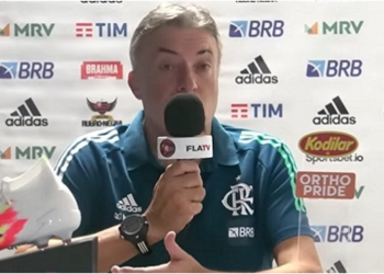 Após vitória do Flamengo, Domènec reconhece erros do time e revela o que pediu aos jogadores no intervalo