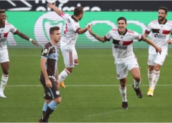 Flamengo goleia Corinthians por 5 a 1, mas perde a liderança do Brasileirão para o Inter